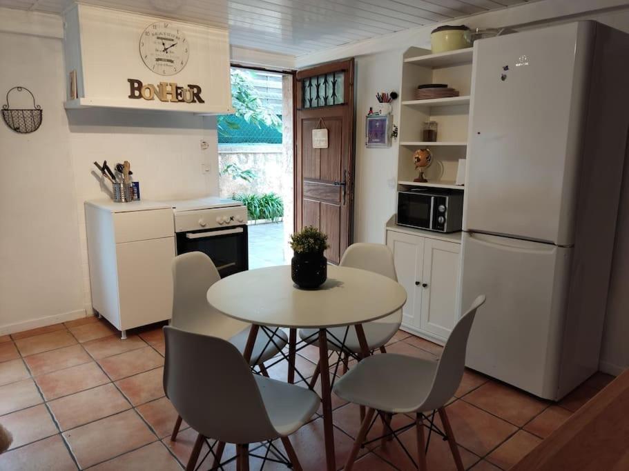 Appartement En Rez De Jardin Et Terrasse Ds Villa Hyeres Exterior photo